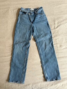 Abercrombie & Fitch Curve Love 90s Straight Ultra High
Rise Criss-Cross Jeans 27